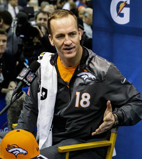 I giocatori sono impegnati in conferenze stampa: qui il quarterback dei Denver Broncos Peyton Manning (Epa)